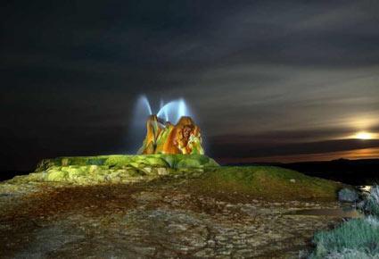 نبع Fly Geyser  عجيبة طبيعية إستثنائية
